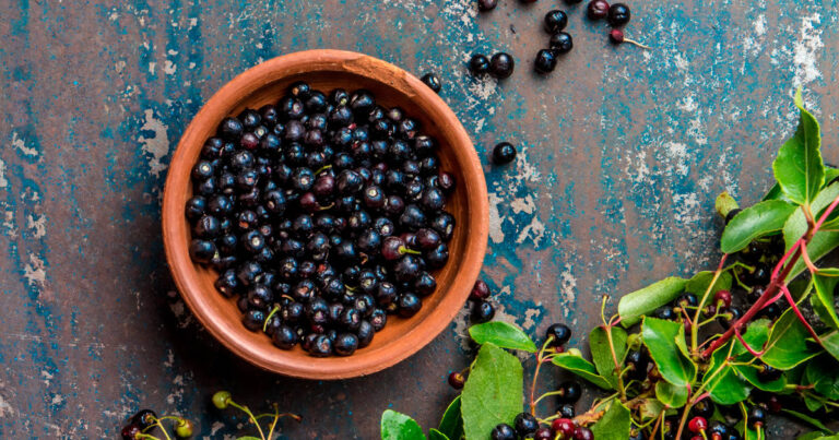 How do maqui berries support heart health?